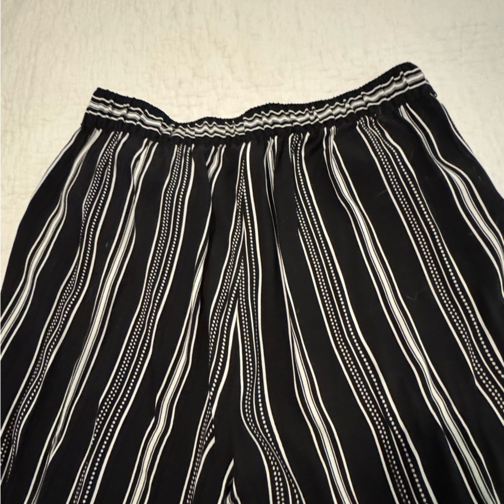 LOFT Petite Striped and Dotted Pull-On Wide Leg Cropped Pants Black & White - Picture 8 of 11